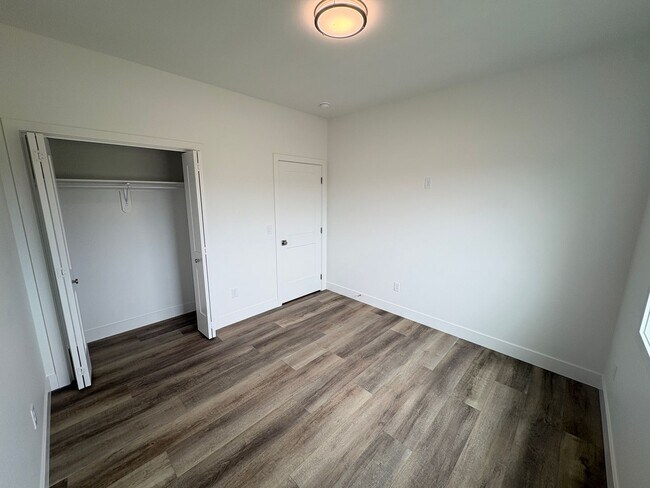 Building Photo - 4605/4607 Twisted Pine Dr