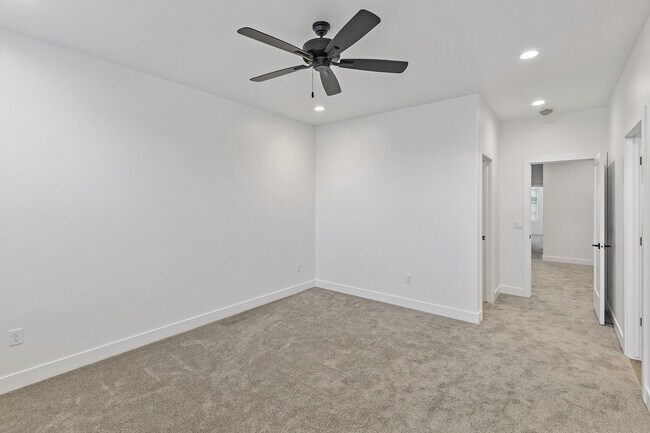 Building Photo - 1082 W Albertine Ln