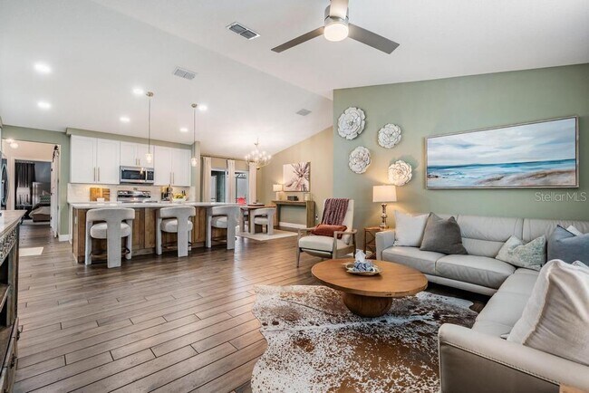 Building Photo - 106 1st Ave NE