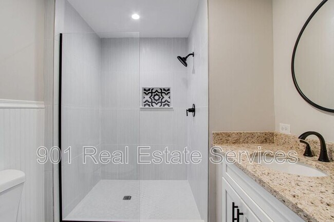 Building Photo - 2115 Hallwood Dr