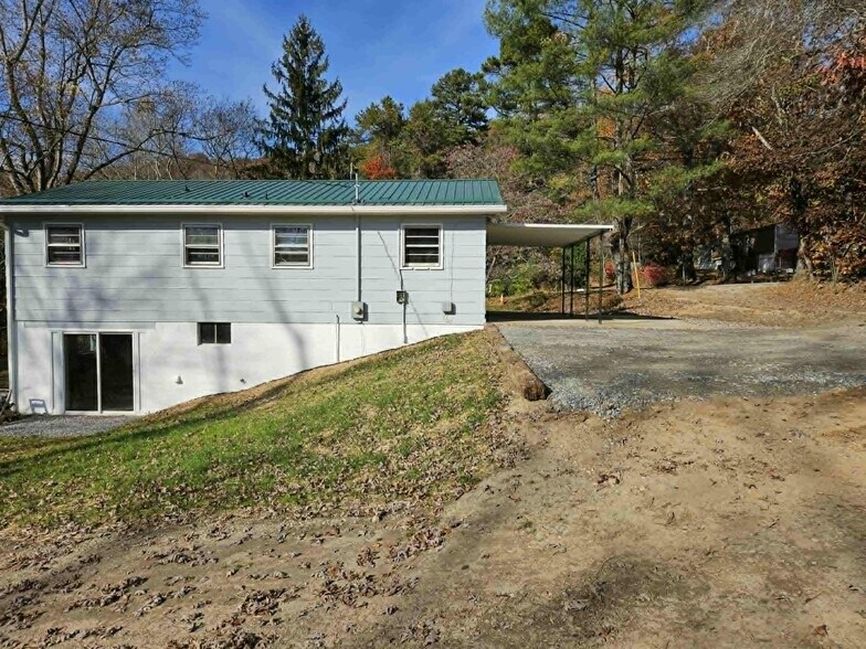 Side View / Parking - 110 McKinney Rd