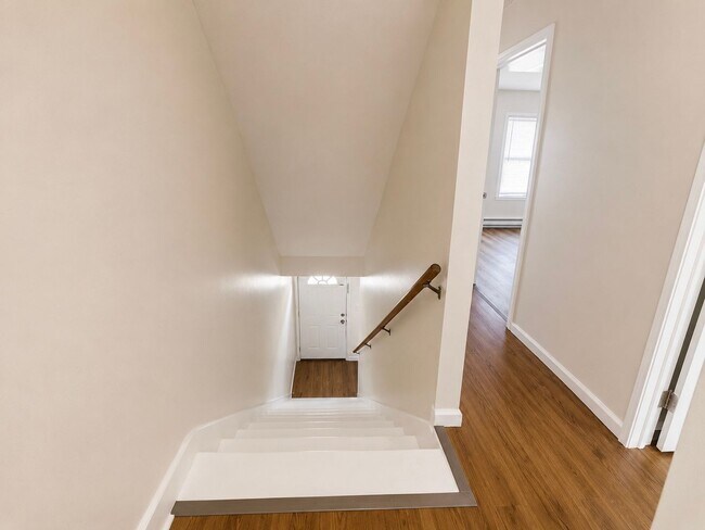 Building Photo - 4 Bed 2 Bath Townhouse for Rent in Rome, NY
