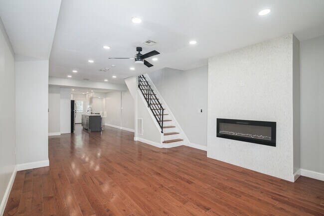 Building Photo - 714 S 55th St