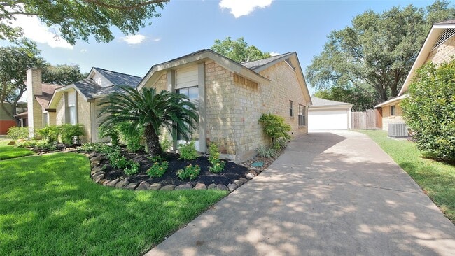 Building Photo - 21626 Park Tree Ln