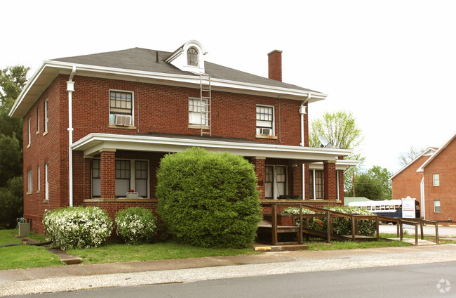 Building Photo - 517 Main St