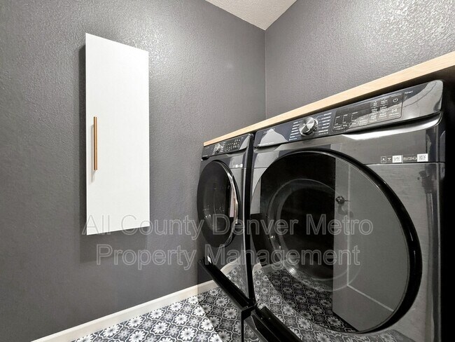 Building Photo - 9395 Antero St