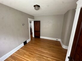 Building Photo - 1302 W 102nd St