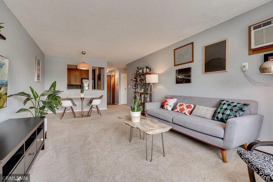 Building Photo - 720 3rd Ave NE