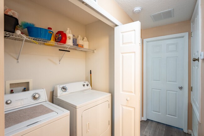 Building Photo - 9859 Tivoli Villa Dr