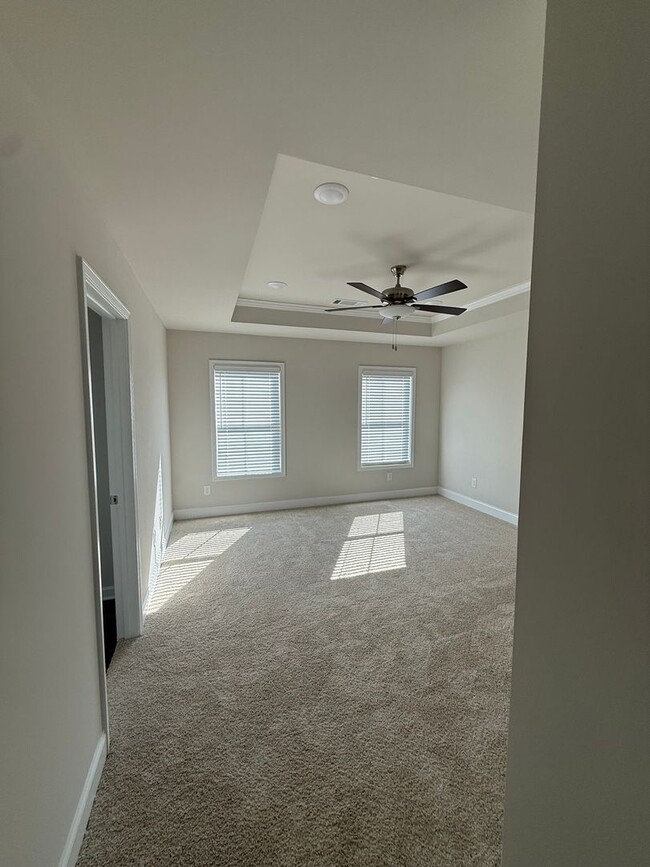 Building Photo - Townhome