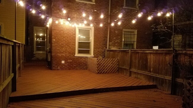 Building Photo - Large 2 Story House, Large Fenced In Yard, Wood Floors, Central Air, Quiet Community