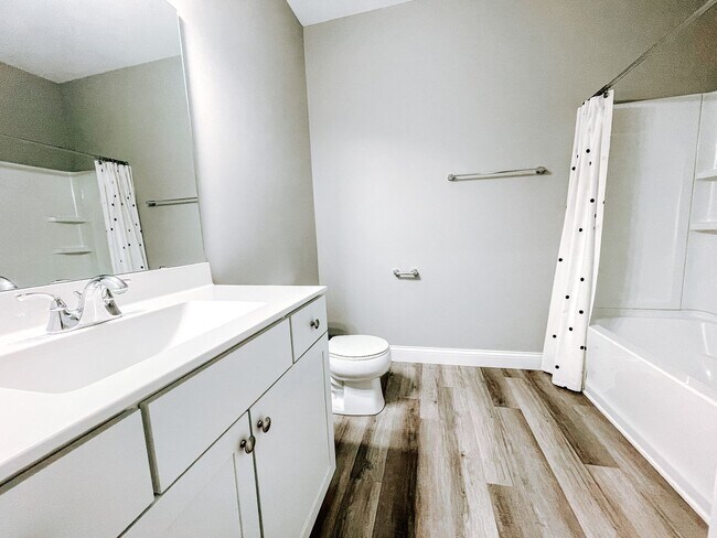 Building Photo - Beautiful Newer Home in Excellent Conditio...