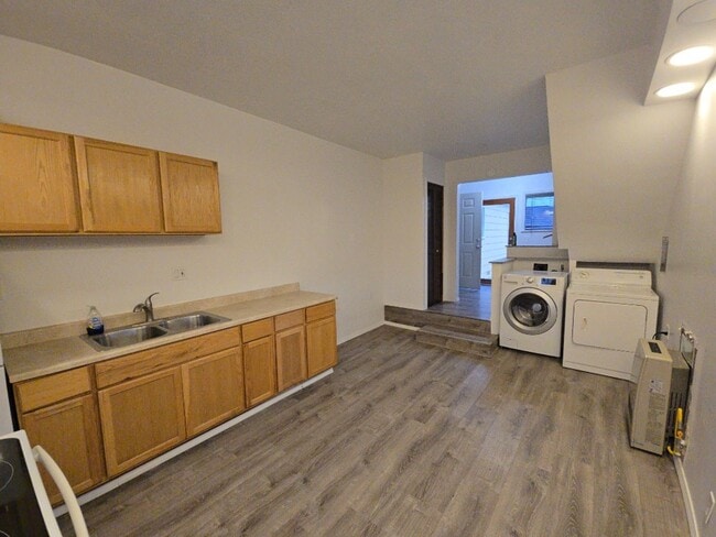 Building Photo - 1049 I St