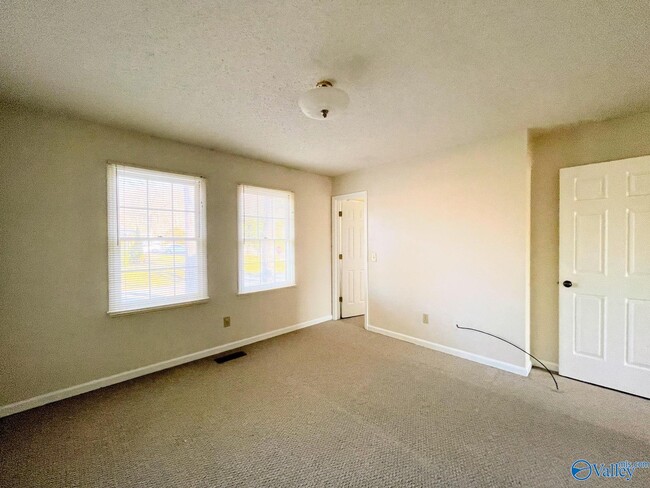 Building Photo - 603 Maysville Rd NE