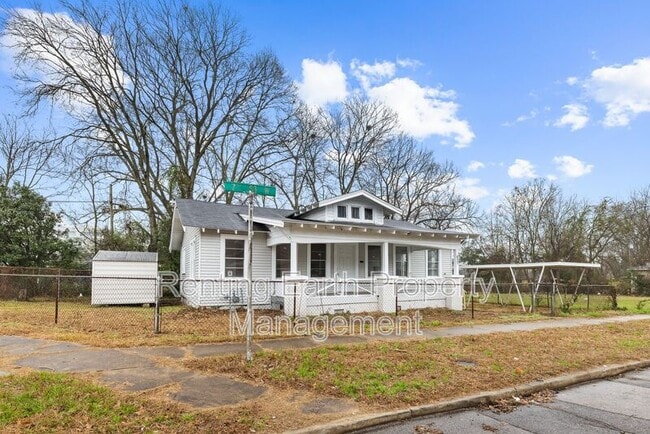 Building Photo - 617 7th St W