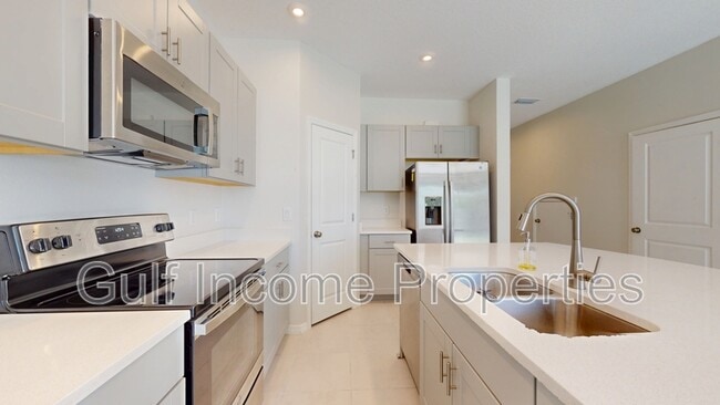 Building Photo - 10340 Oakside Dr