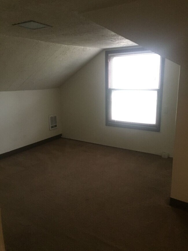 Building Photo - Lewis & Clark Graduate/Law Students ONLY