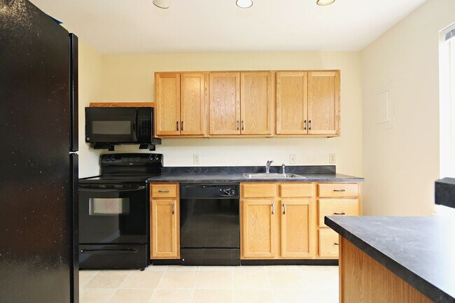 Building Photo - Dog-Friendly Villas at Southern Ridge Apar...