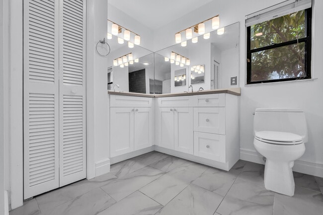 Building Photo - 7619 Silver Woods Ct