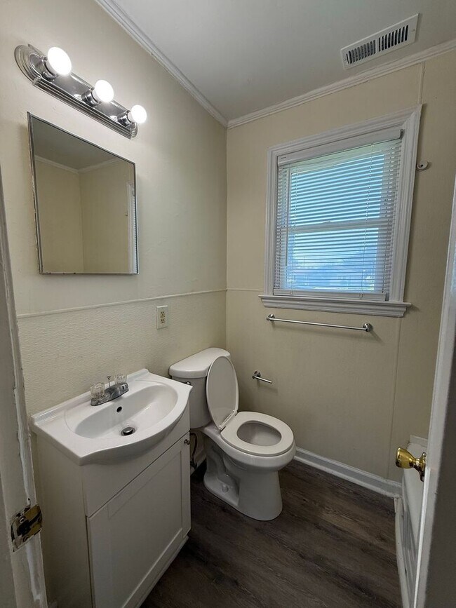 Building Photo - 2261 Onslow Dr