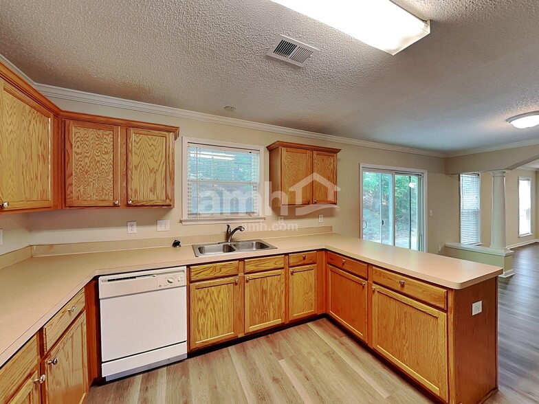 Building Photo - 2440 Hampton Estates Dr SW