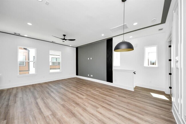 Building Photo - 9004 Orange Spg Dr