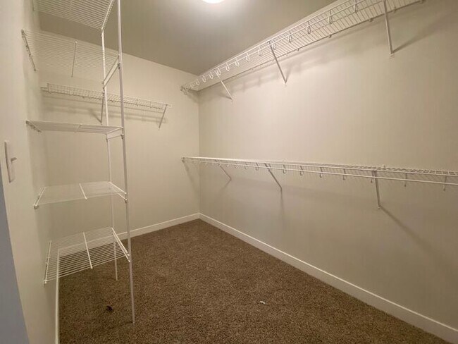 Building Photo - $2,575 | 1 Bedroom, 2 Bathroom Condo | Pet...