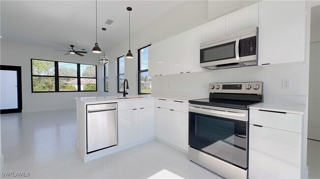 Building Photo - 714 Chambers St E