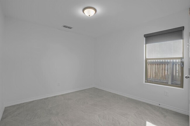 Building Photo - 5428 Encanto Dr