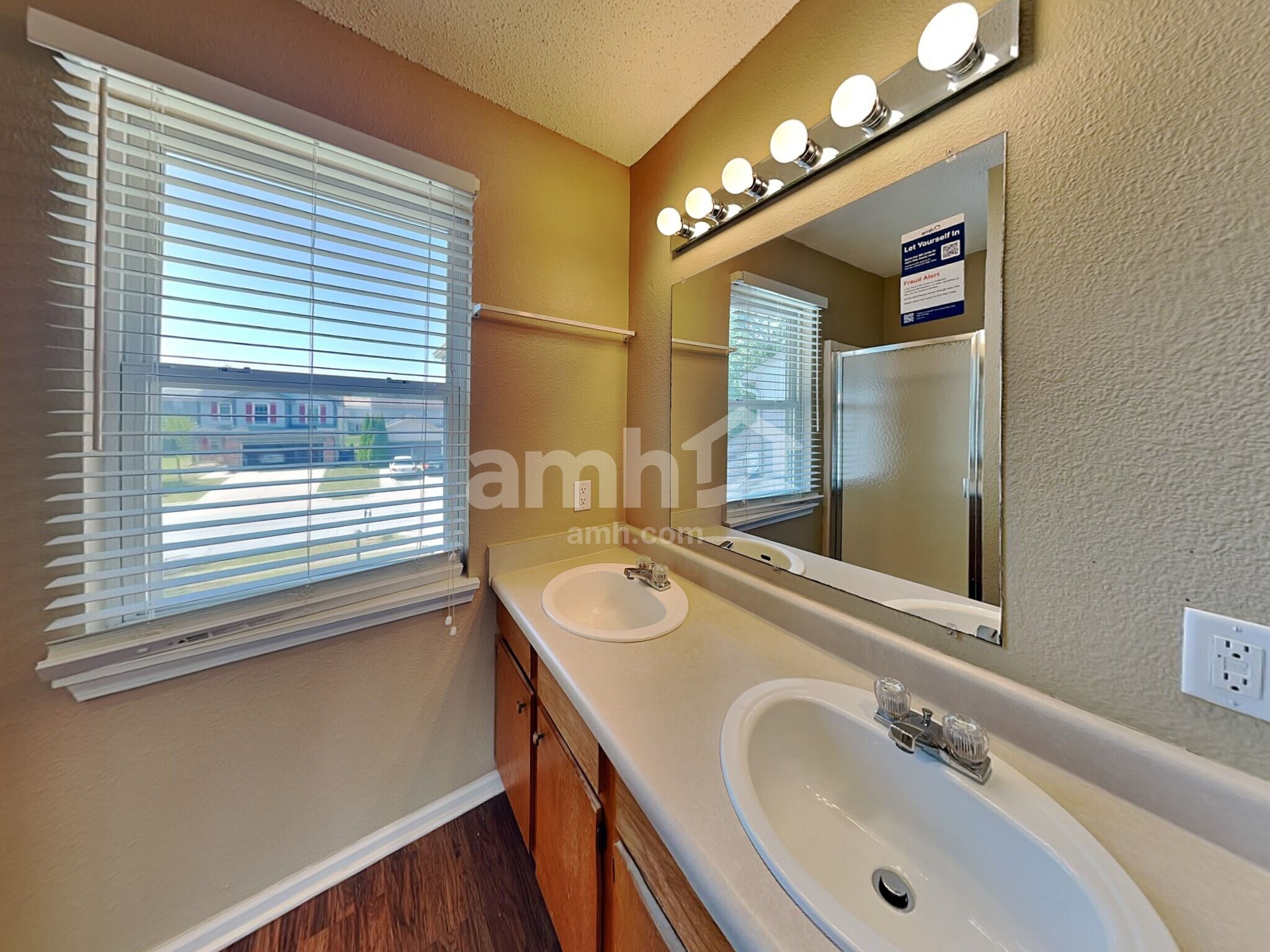 Building Photo - 6031 Draycott Dr