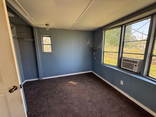 Building Photo - 8410 Hawkinsville Rd