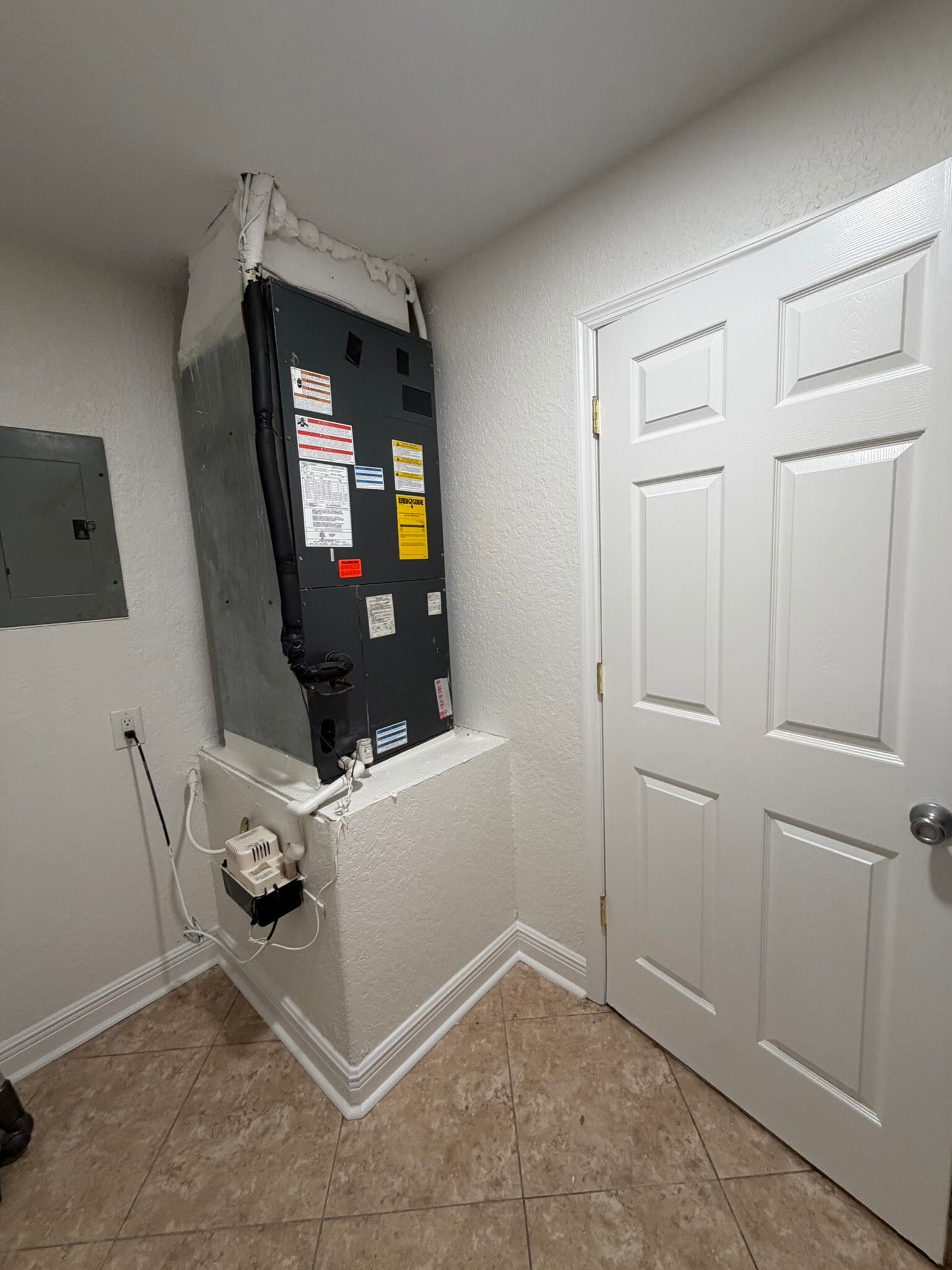 Building Photo - 8445 Indian Wells Ct