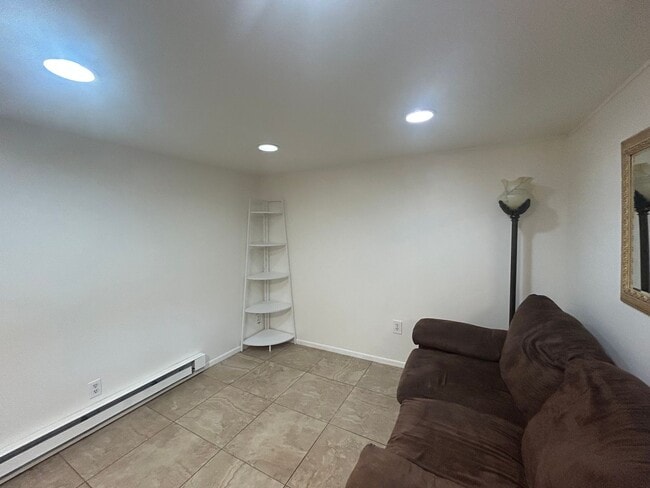 Building Photo - 2 bedroom 1 bath Provo basement apartment