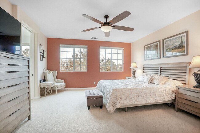 Building Photo - Beautiful executive home in the Eastlake-C...