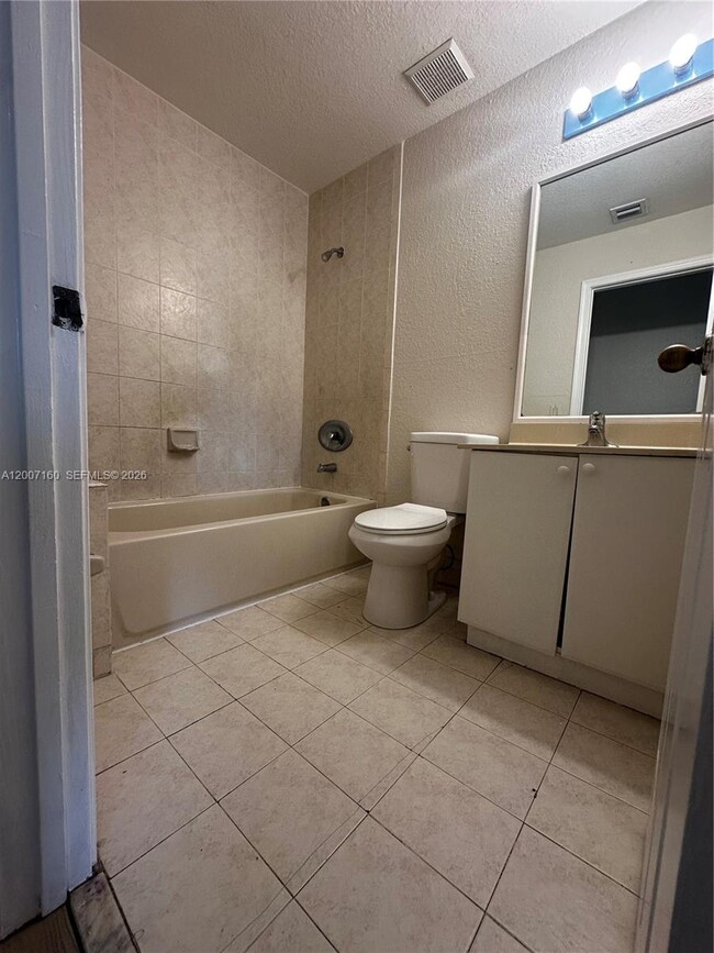 Building Photo - 2812 SE 16th Ave