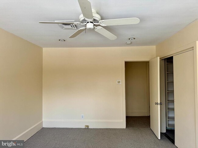 Building Photo - 8233 Fairview Rd