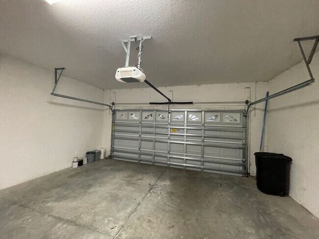 Building Photo - Bella Lago-Pool Home-1441 Beacon Dr Kissim...