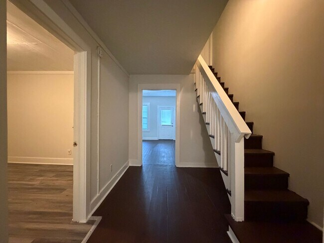 Building Photo - 2 N McLin St SW