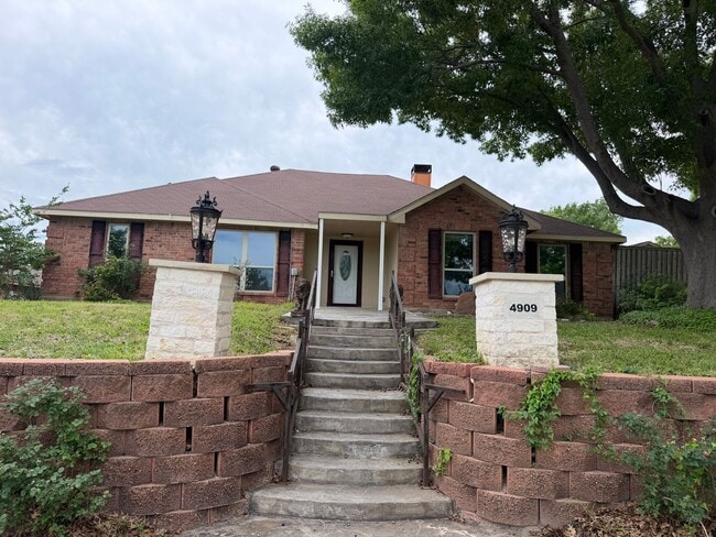 Building Photo - 4909 Van Ness St