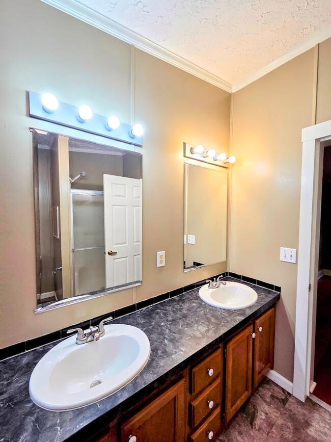 Building Photo - 3 Bedroom Mobile Home in Williamston