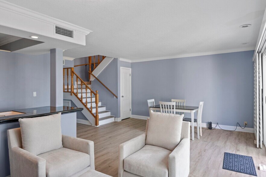 Building Photo - 257 Avenida Adobe