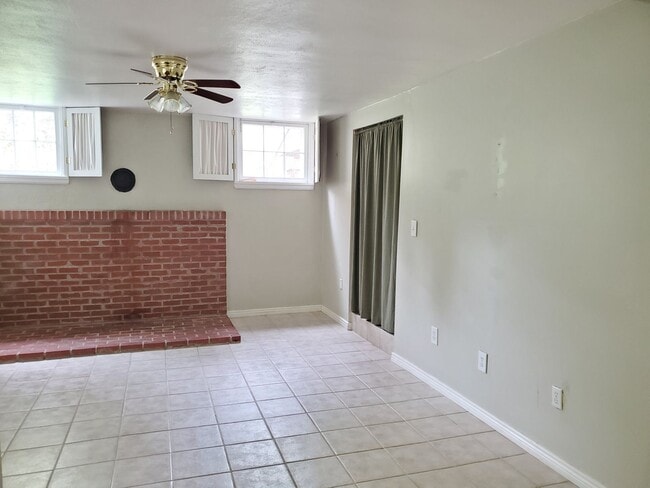 Building Photo - One Bedroom Apartment in the Heart of Down...