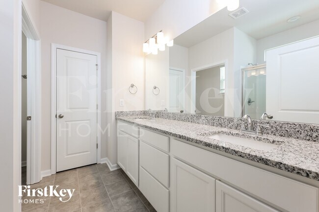 Building Photo - 1111 Mission Hill Ln