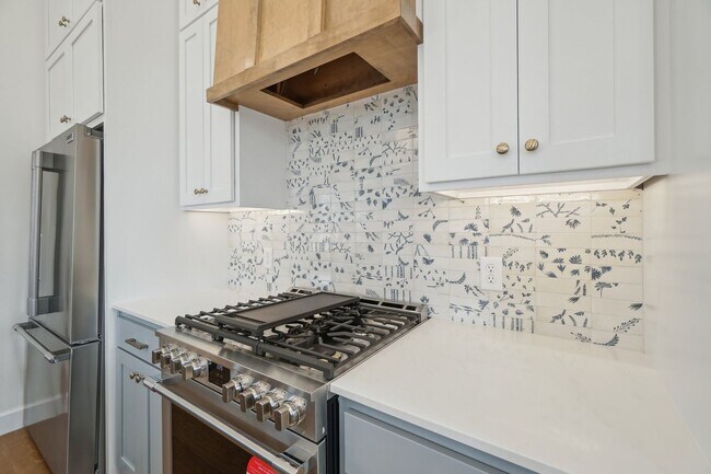 Building Photo - Classic Cape Cod Meets Modern Glam: Your D...