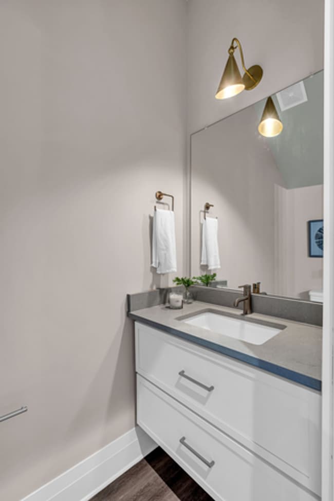 Building Photo - 3-bedroom 3.5 bathroom Home with Modern Am...
