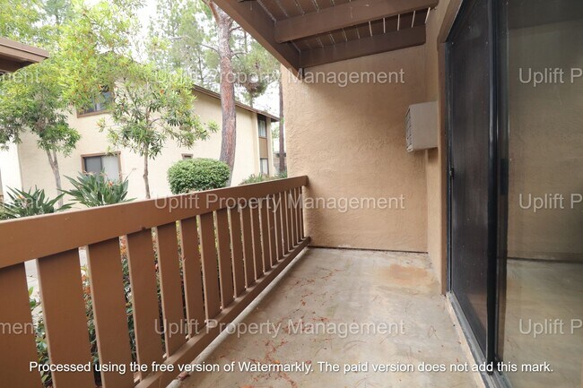 Building Photo - 1 Bed 1 Bath downstairs unit