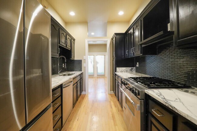 Building Photo - 1 Bed | 1.5 Bath Near Downtown Tulsa!