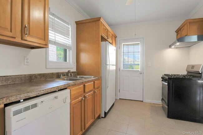 Building Photo - 24 Firth St