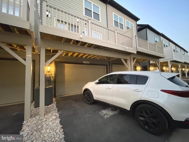 Building Photo - 4945 Purdy Aly