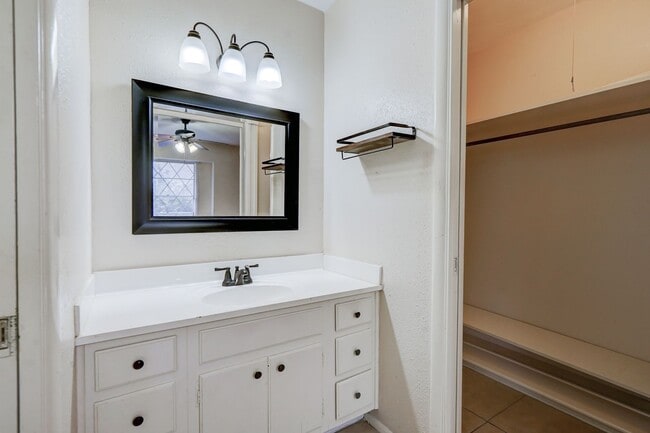 Building Photo - 206 Meadow Path Dr